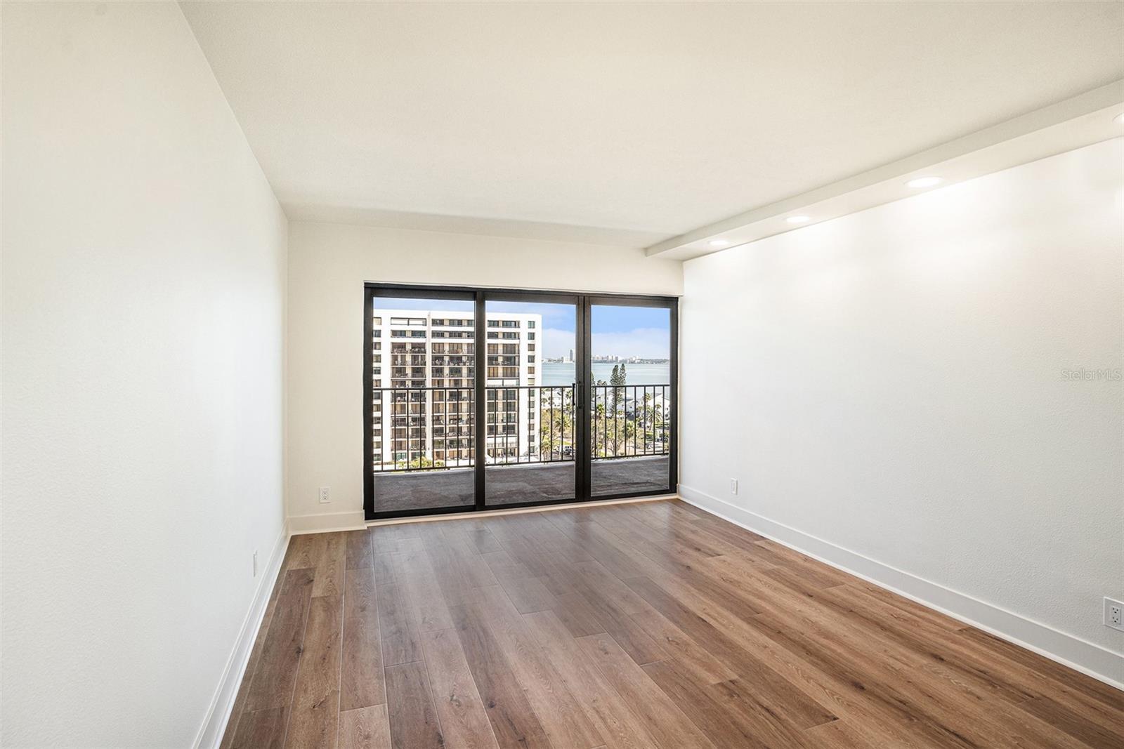 Listing photo id 8 for 1480 Gulf Boulevard 905