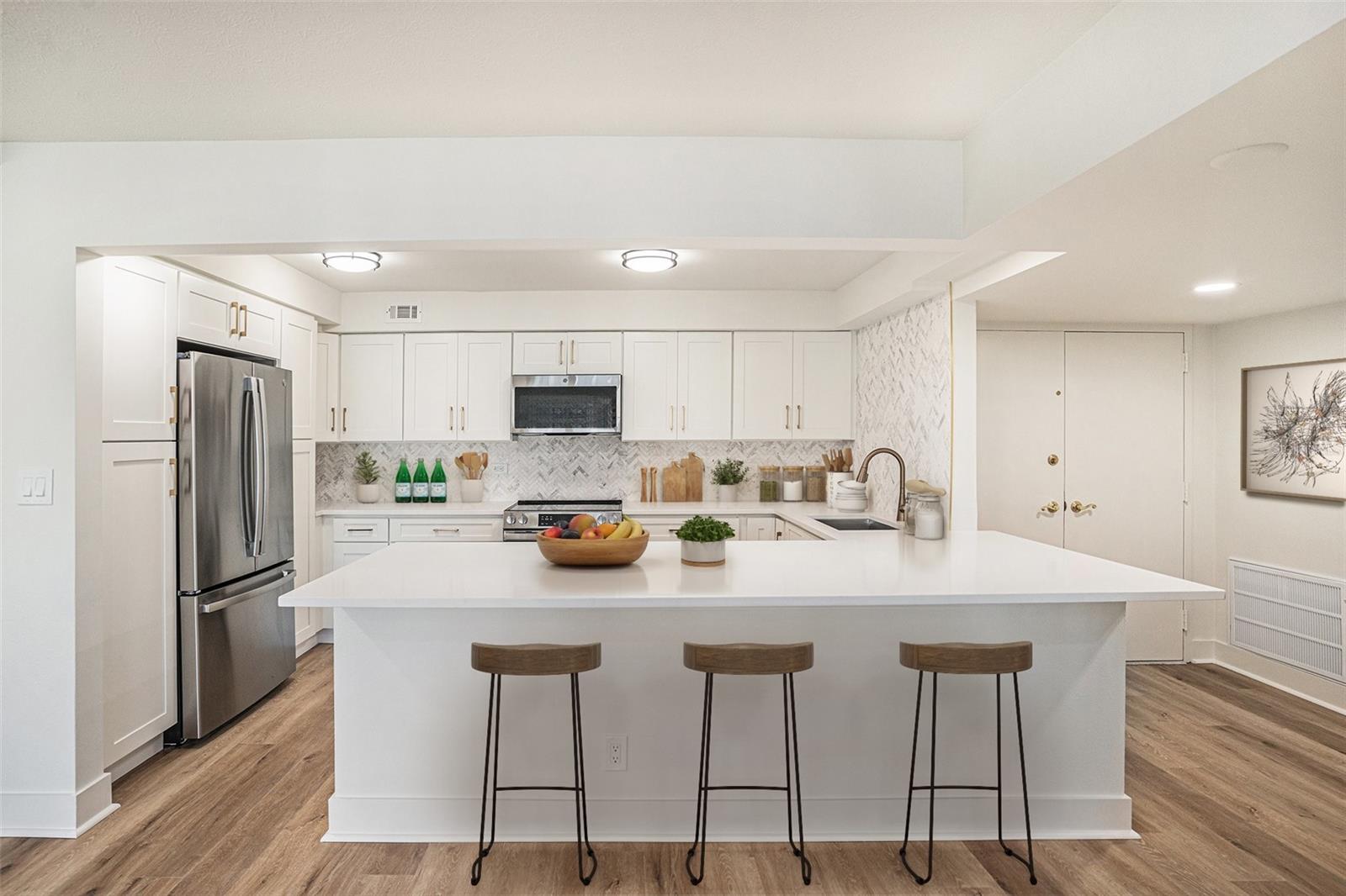 Listing photo id 12 for 1480 Gulf Boulevard 905