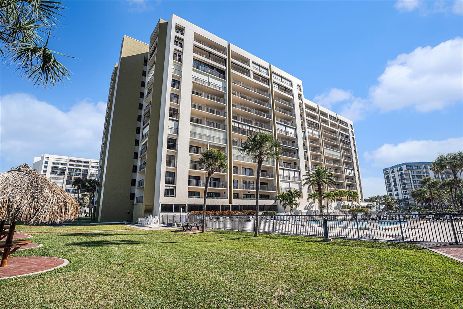 Listing photo id 0 for 1480 Gulf Boulevard 905