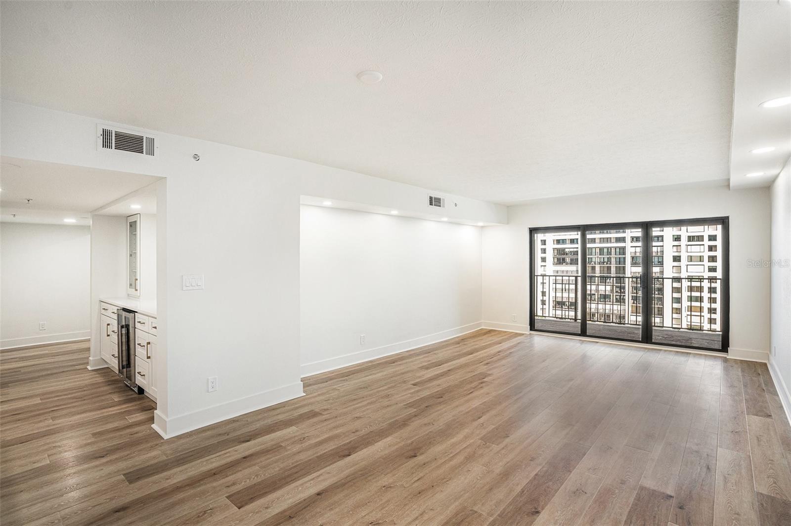 Listing photo id 19 for 1480 Gulf Boulevard 905