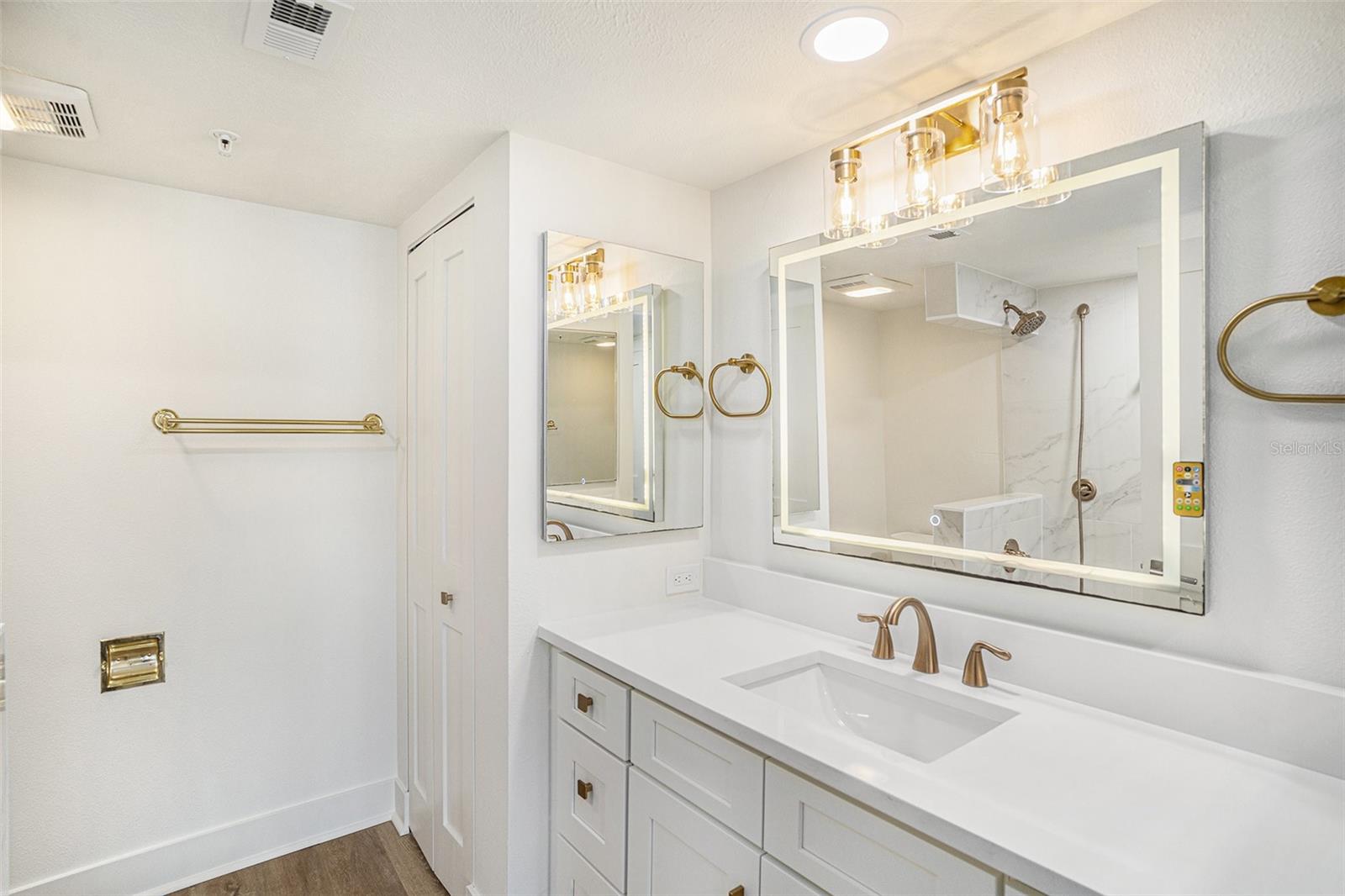 Listing photo id 23 for 1480 Gulf Boulevard 905