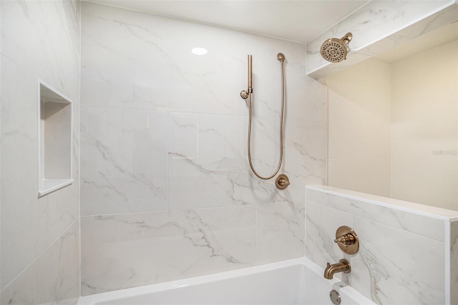 Listing photo id 28 for 1480 Gulf Boulevard 905