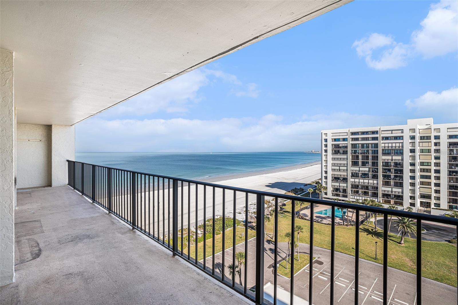 Listing photo id 31 for 1480 Gulf Boulevard 905