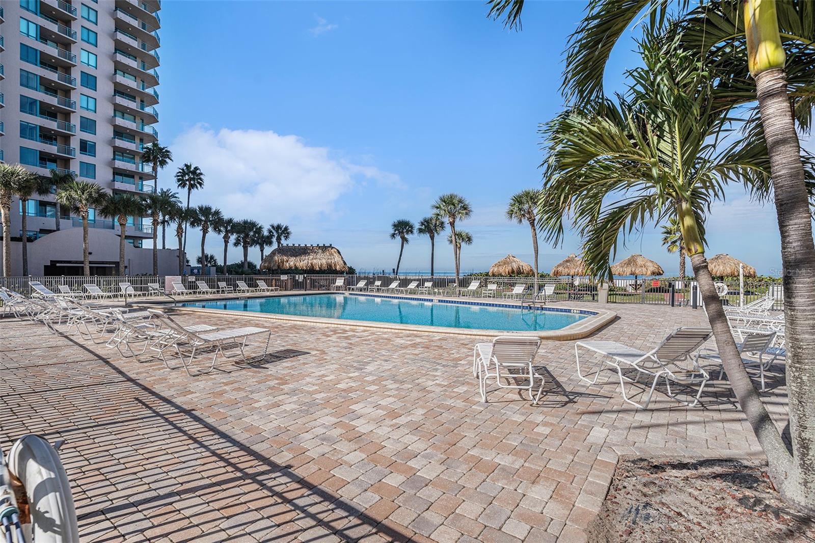 Listing photo id 32 for 1480 Gulf Boulevard 905