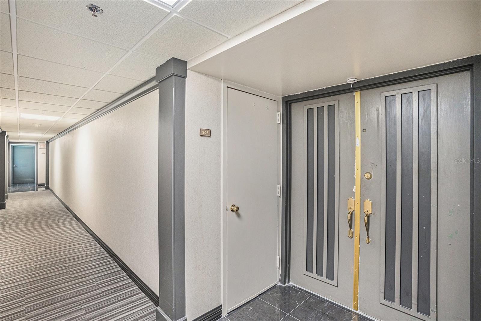 Listing photo id 2 for 1480 Gulf Boulevard 905