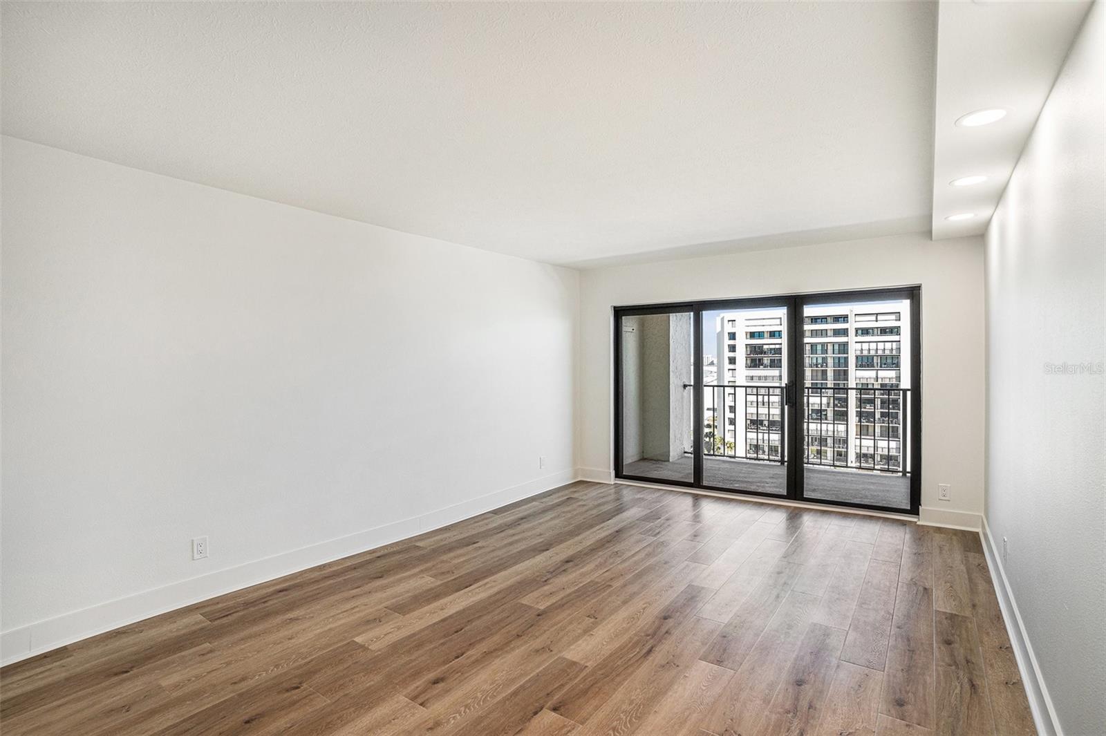 Listing photo id 6 for 1480 Gulf Boulevard 905