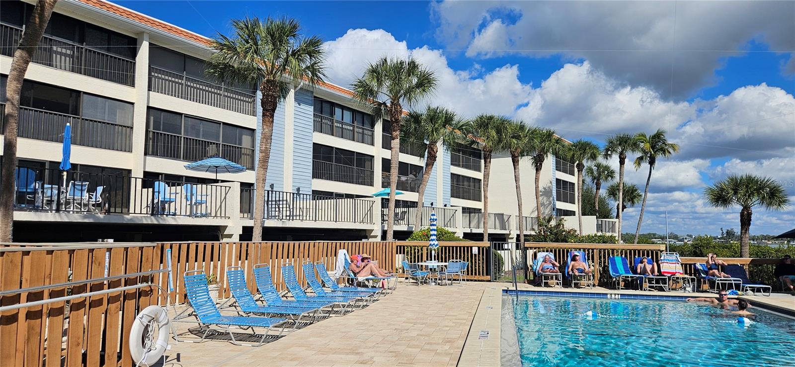 Image 3 of 8 For 1501 Beach Road 403