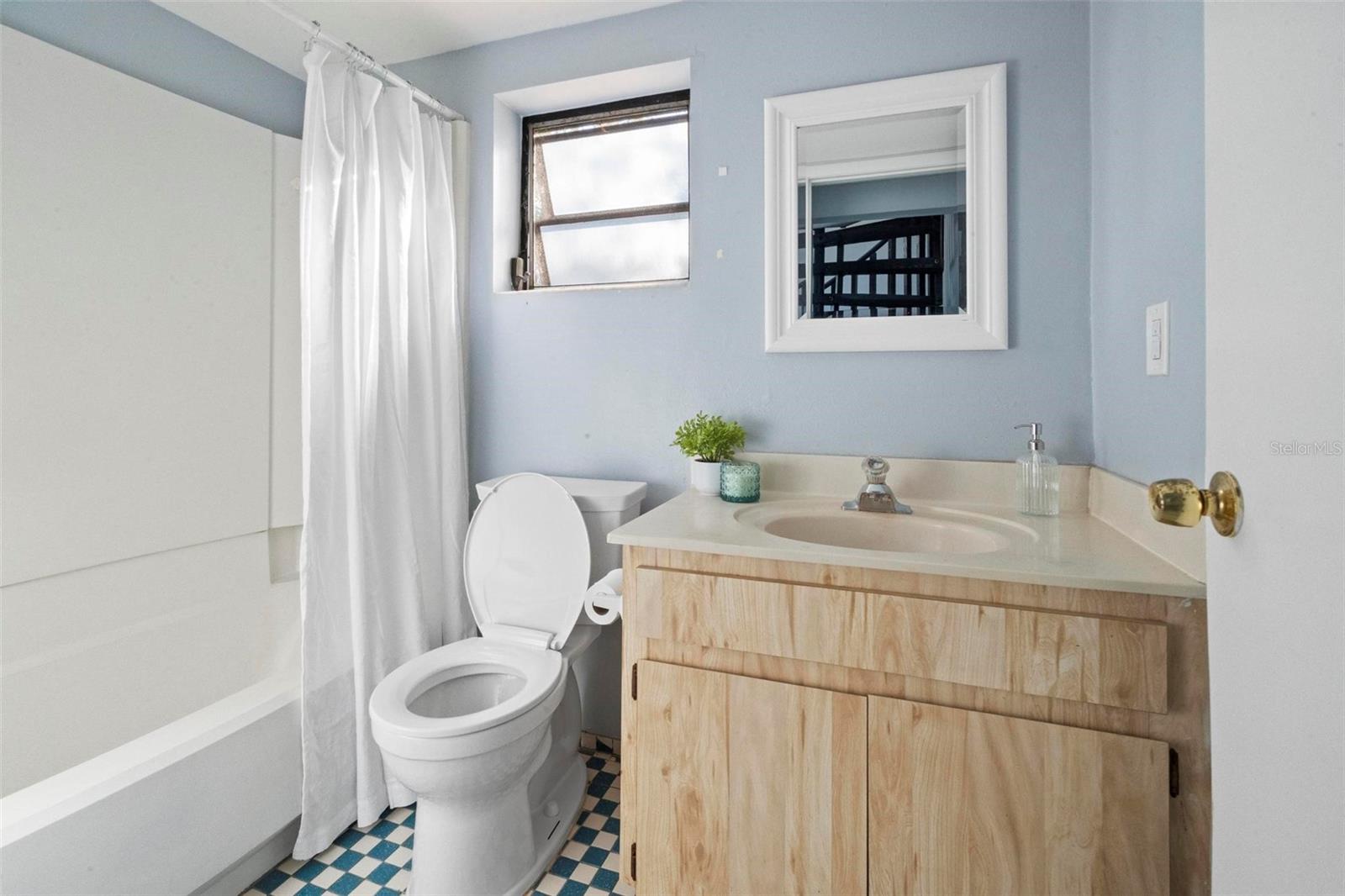 Image 10 of 12 For 2142 Bradford Street 323