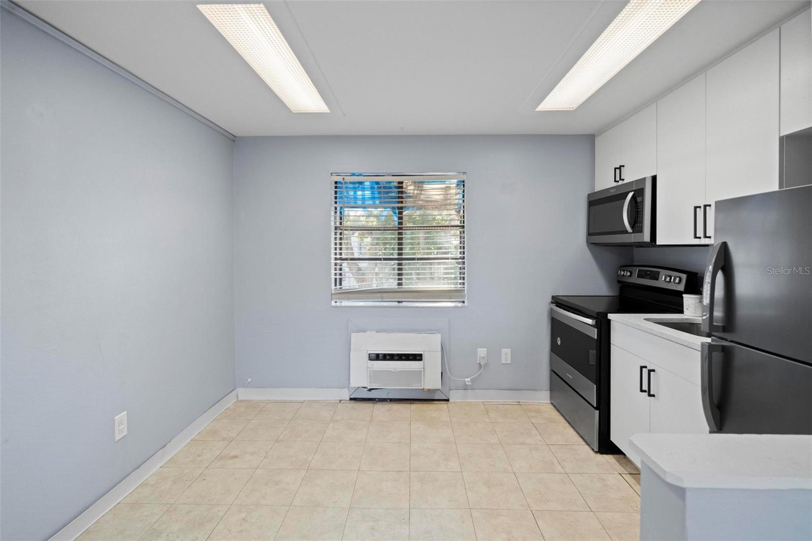 Image 4 of 12 For 2142 Bradford Street 323