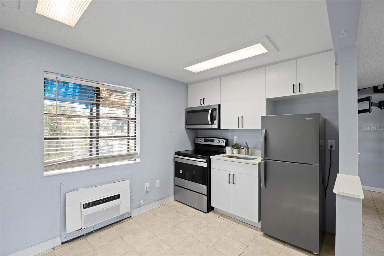 Image 5 of 12 For 2142 Bradford Street 323