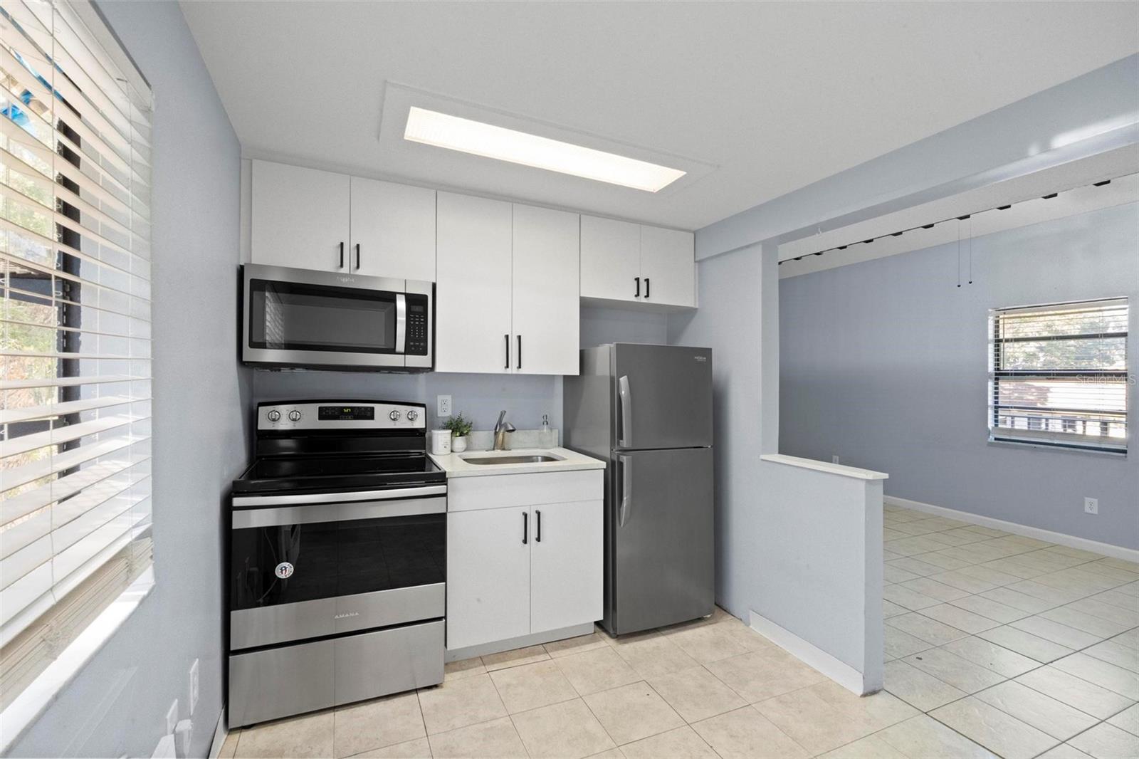 Image 6 of 12 For 2142 Bradford Street 323