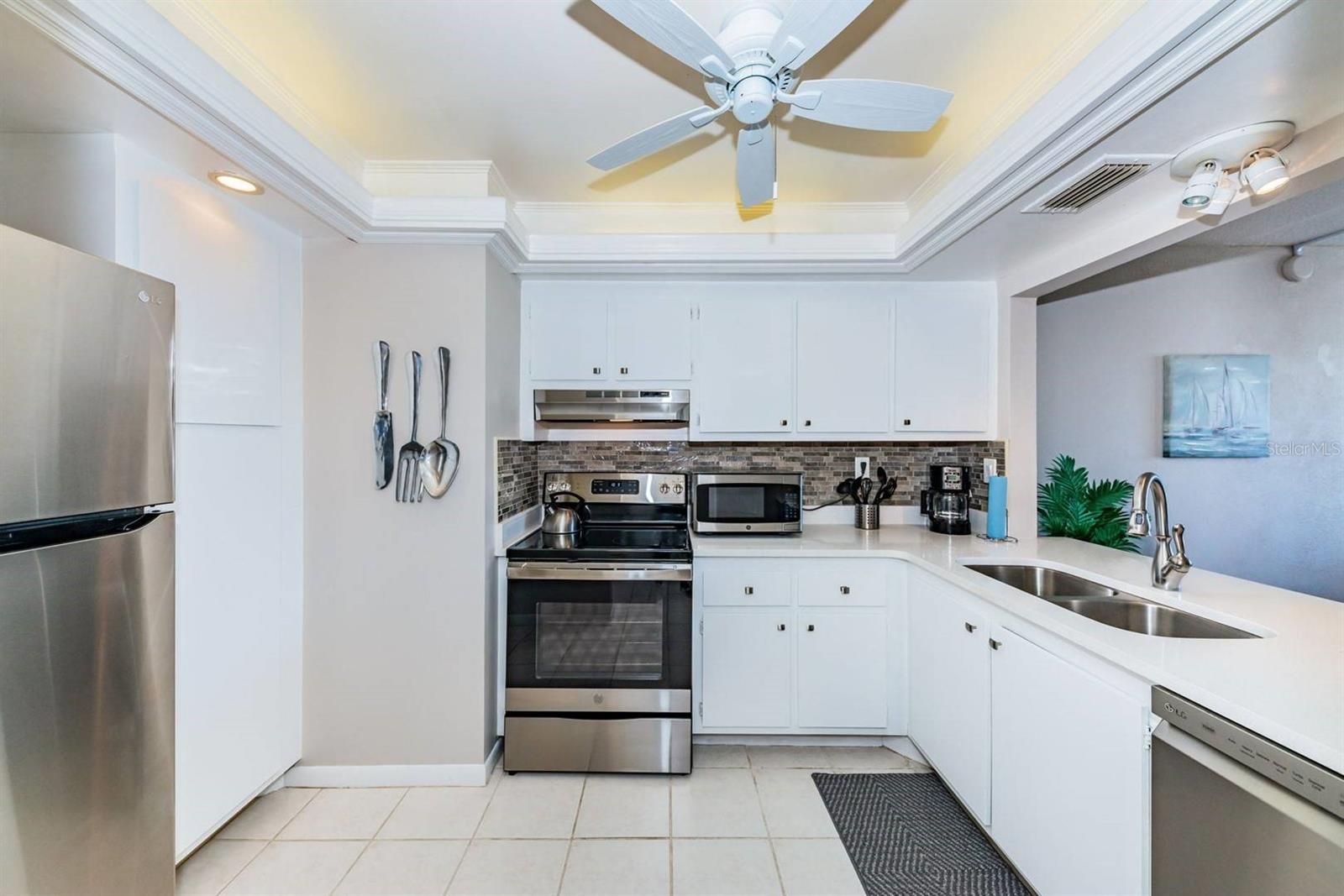 Image 3 of 10 For 6219 Palma Boulevard S 305