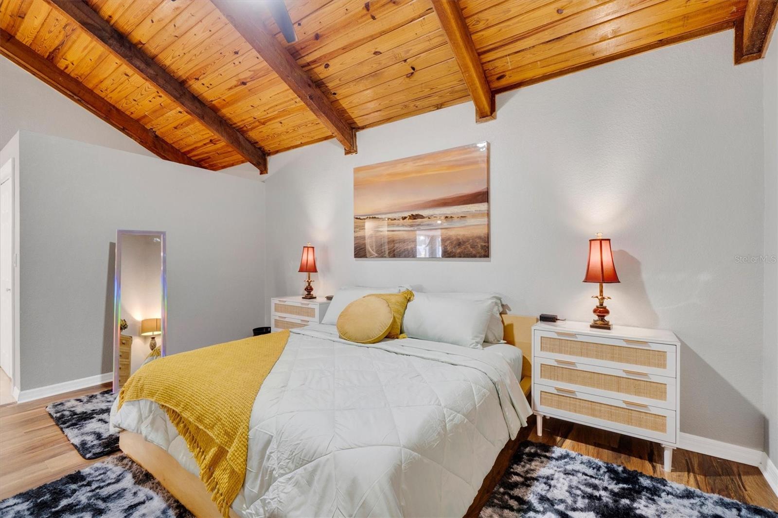 Image 20 of 48 For 331 Hunters Point Court