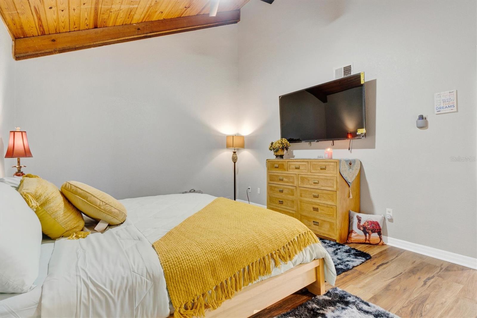 Image 22 of 48 For 331 Hunters Point Court