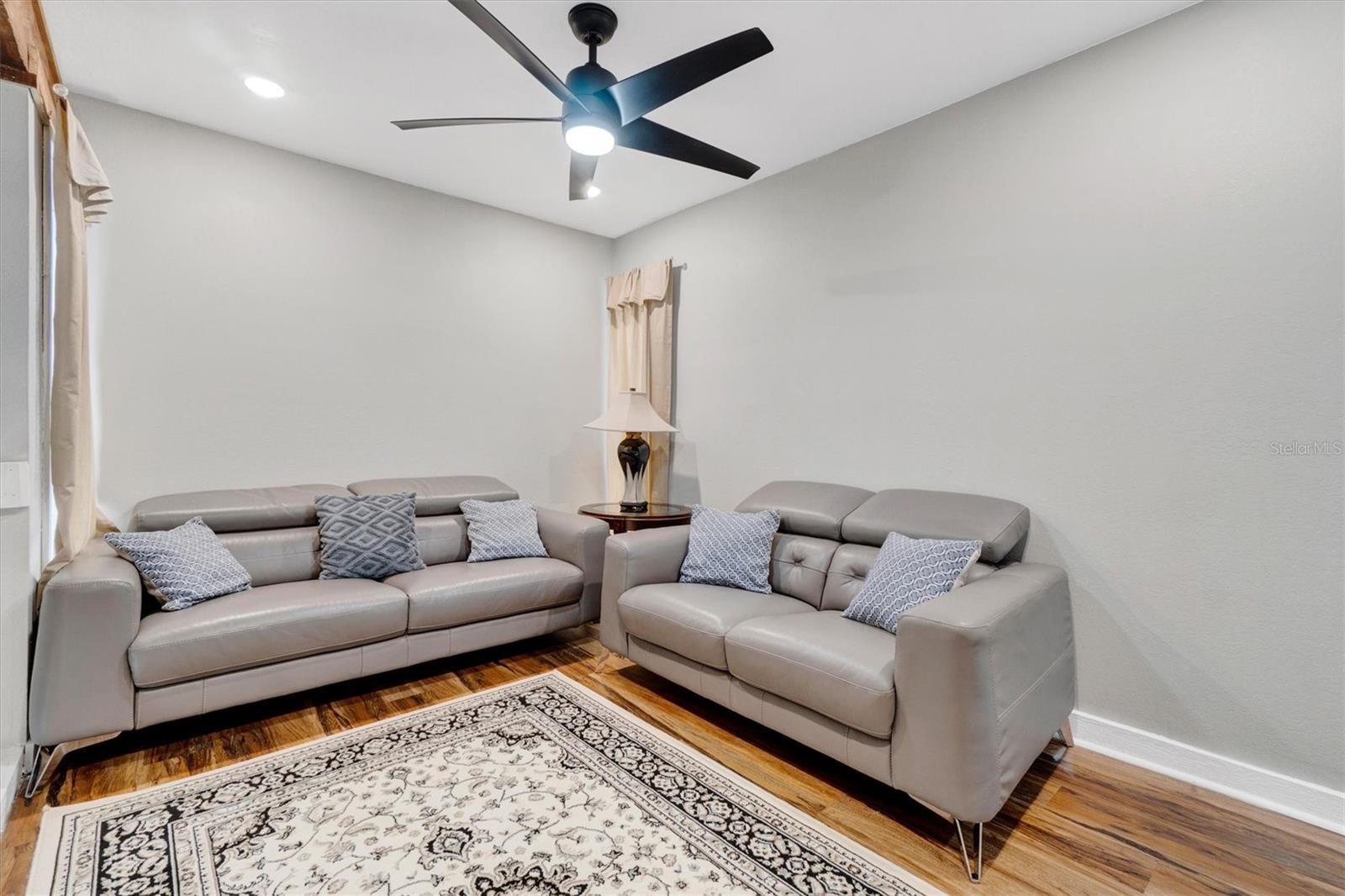 Image 27 of 48 For 331 Hunters Point Court