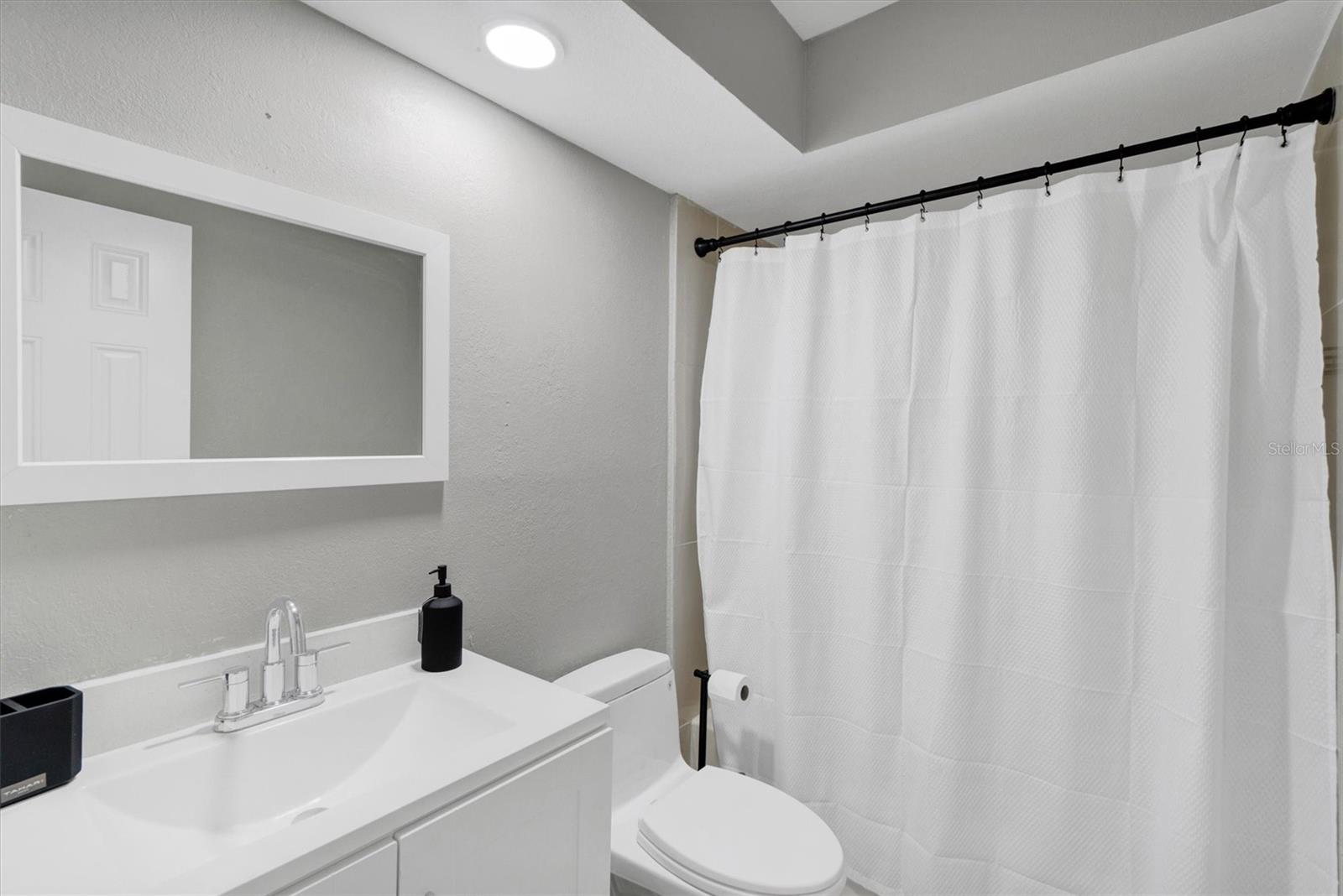 Image 31 of 48 For 331 Hunters Point Court