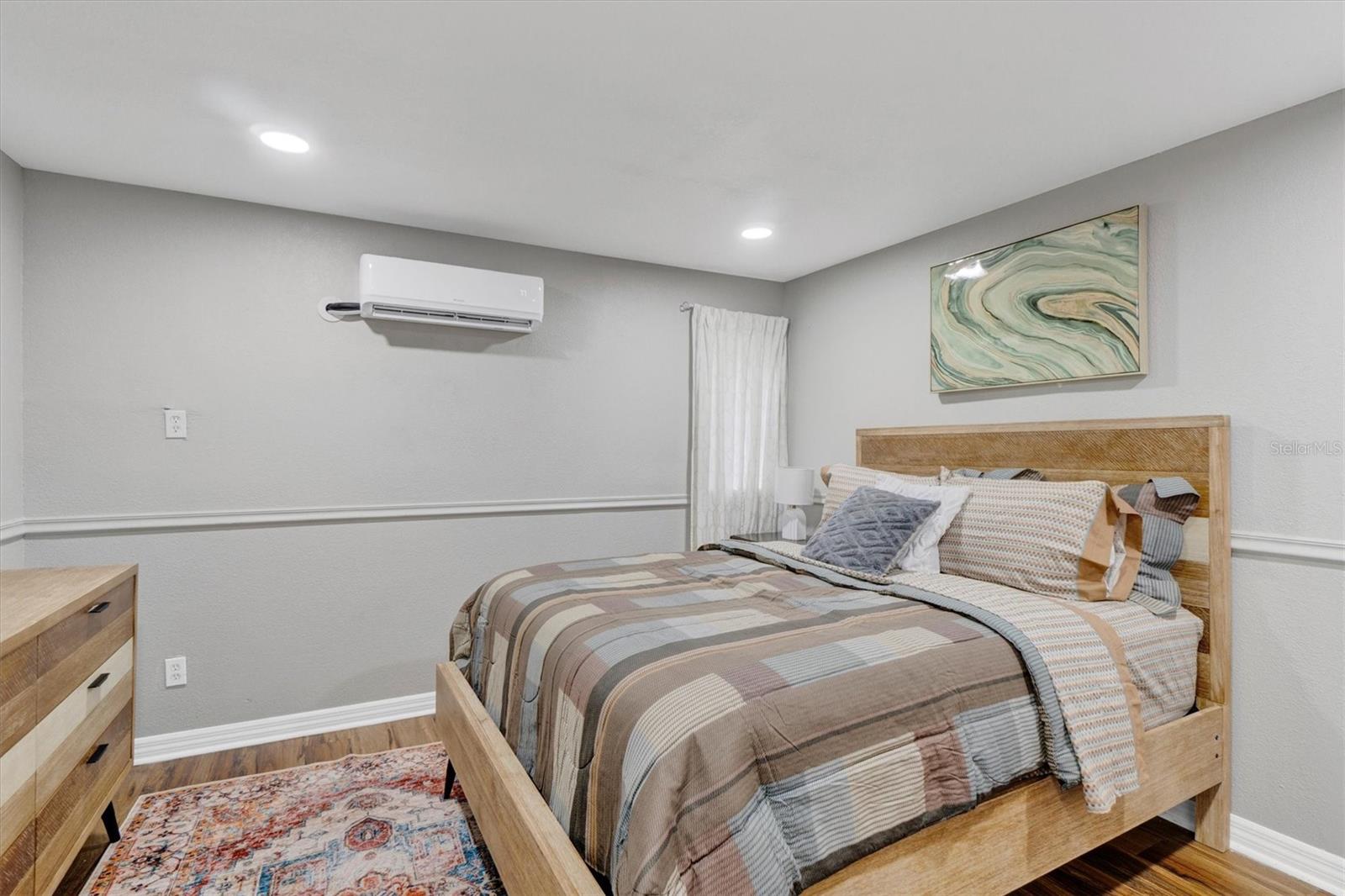 Image 37 of 48 For 331 Hunters Point Court