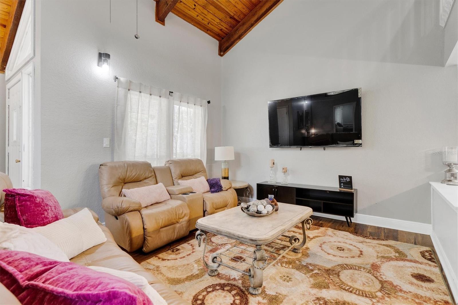 Image 5 of 48 For 331 Hunters Point Court