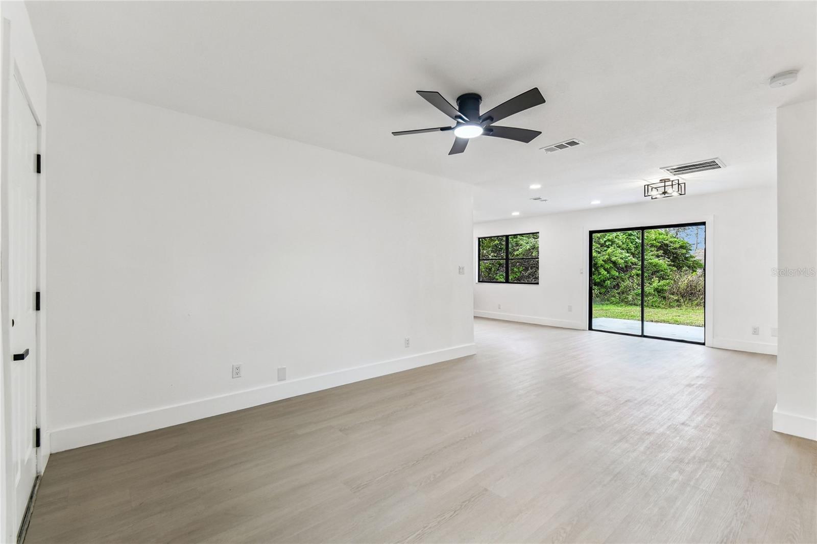 Image 4 of 23 For 16107 Sea Pines Drive