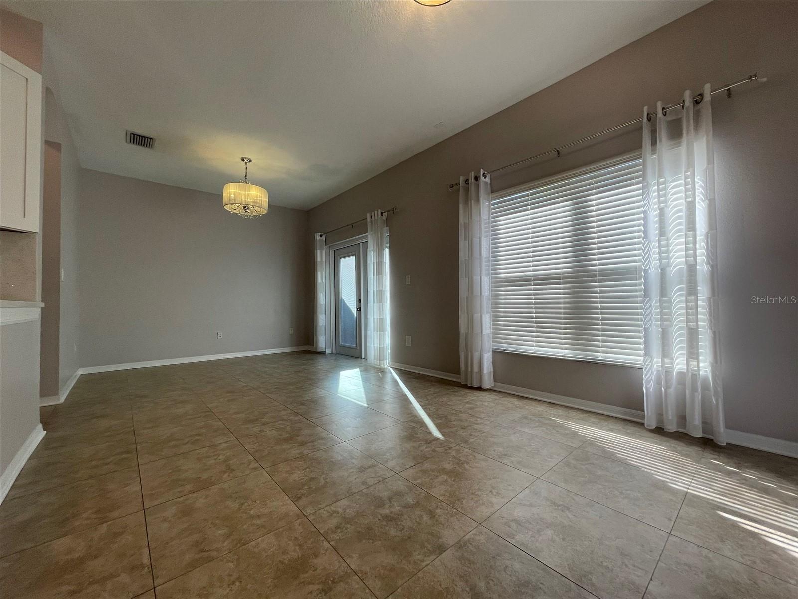 Image 5 of 37 For 11030 Blaine Top Place