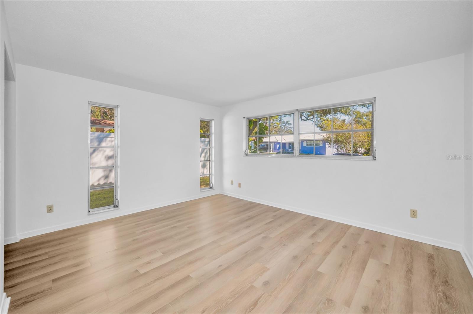 Image 16 of 27 For 12045 68th Terrace