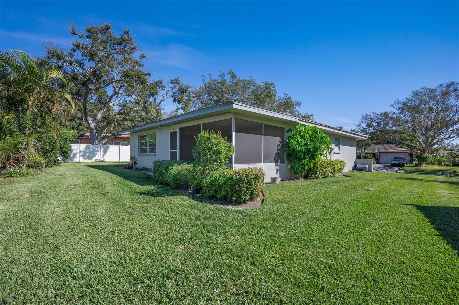 Image 23 of 27 For 12045 68th Terrace