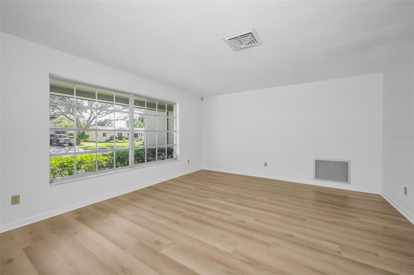 Image 5 of 27 For 12045 68th Terrace