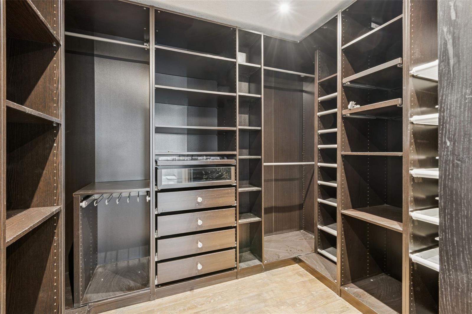 Image 18 of 62 For 15905 Wainwright Court