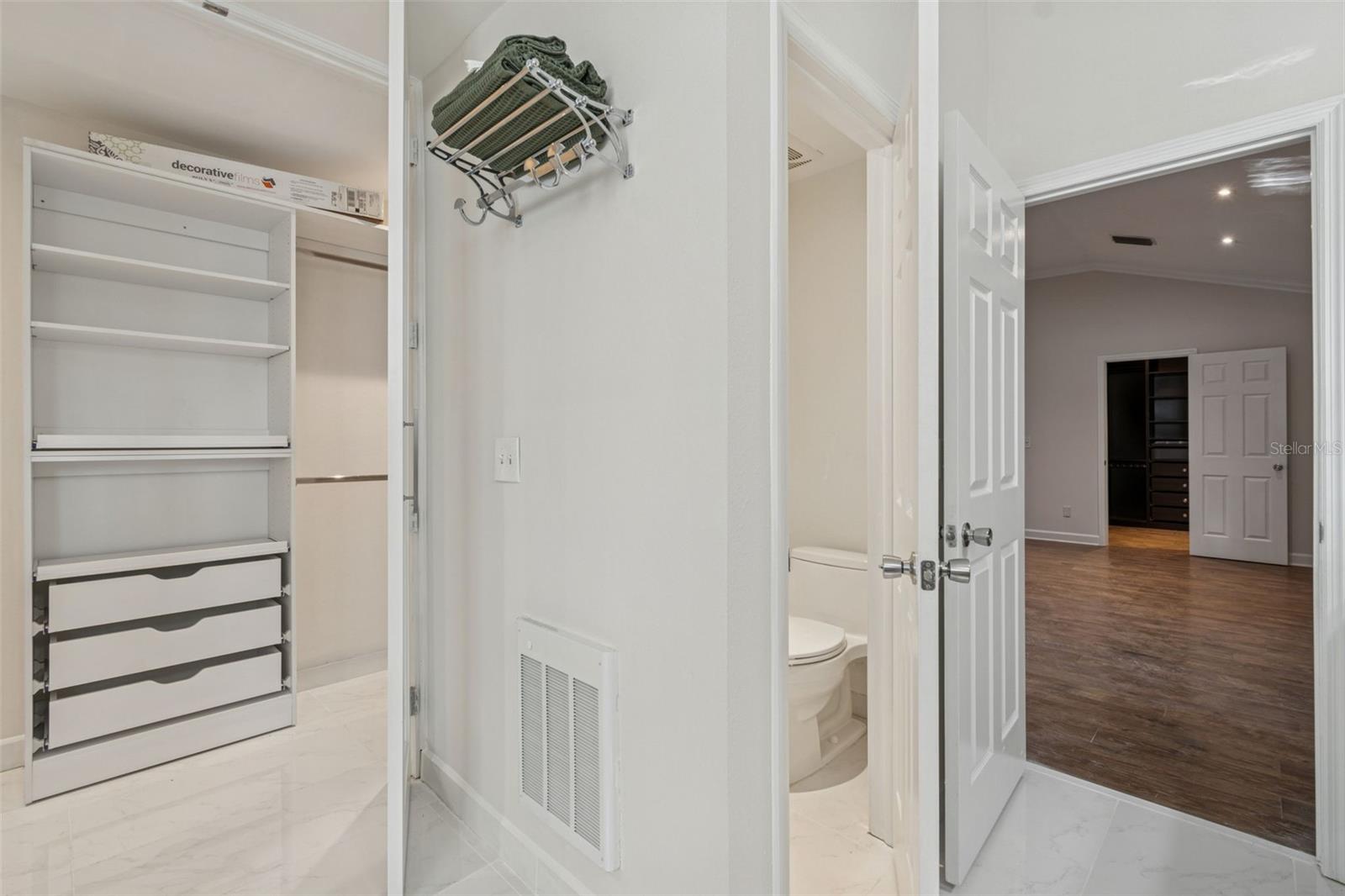 Image 22 of 62 For 15905 Wainwright Court