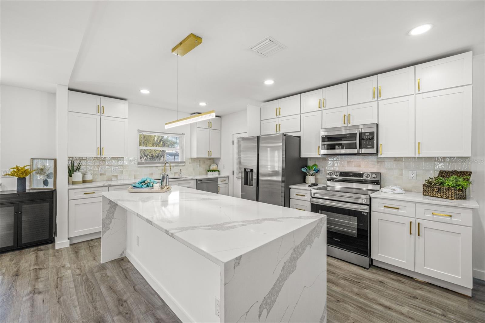 Image 5 of 39 For 429 88th Avenue