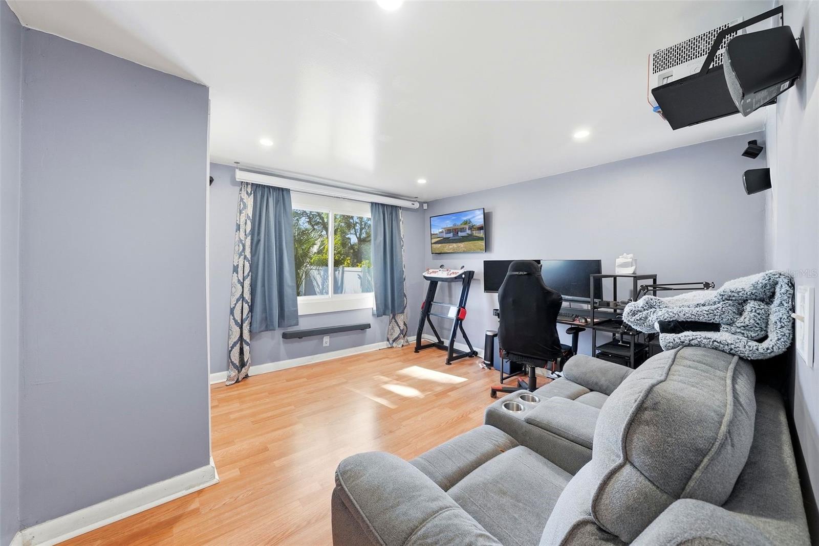 Image 18 of 36 For 2107 Chelsea Street