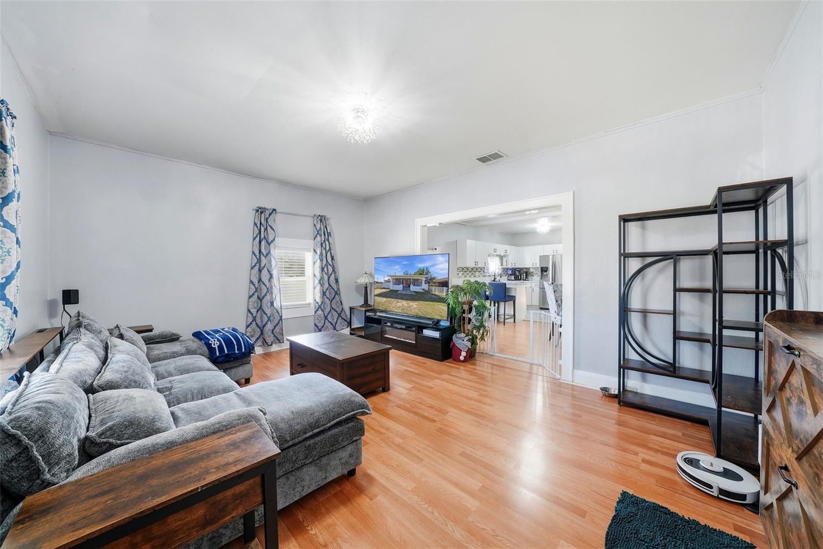 Image 5 of 36 For 2107 Chelsea Street