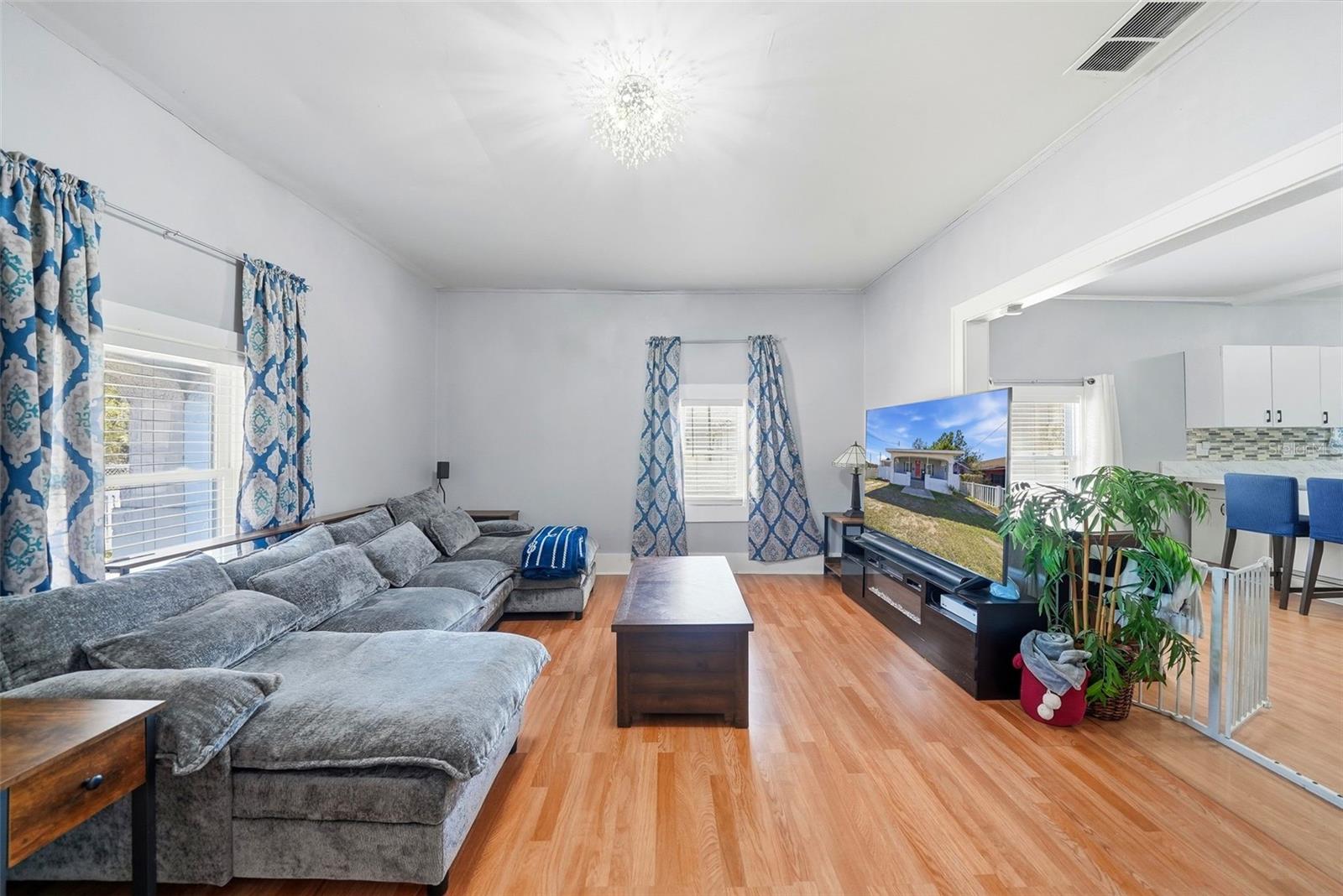 Image 6 of 36 For 2107 Chelsea Street