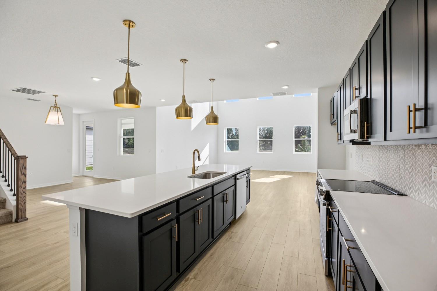 Image 18 of 73 For 22137 Amberbush Court