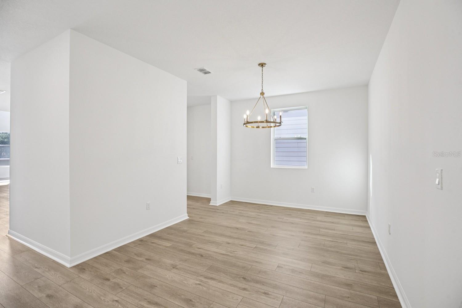 Image 21 of 73 For 22137 Amberbush Court