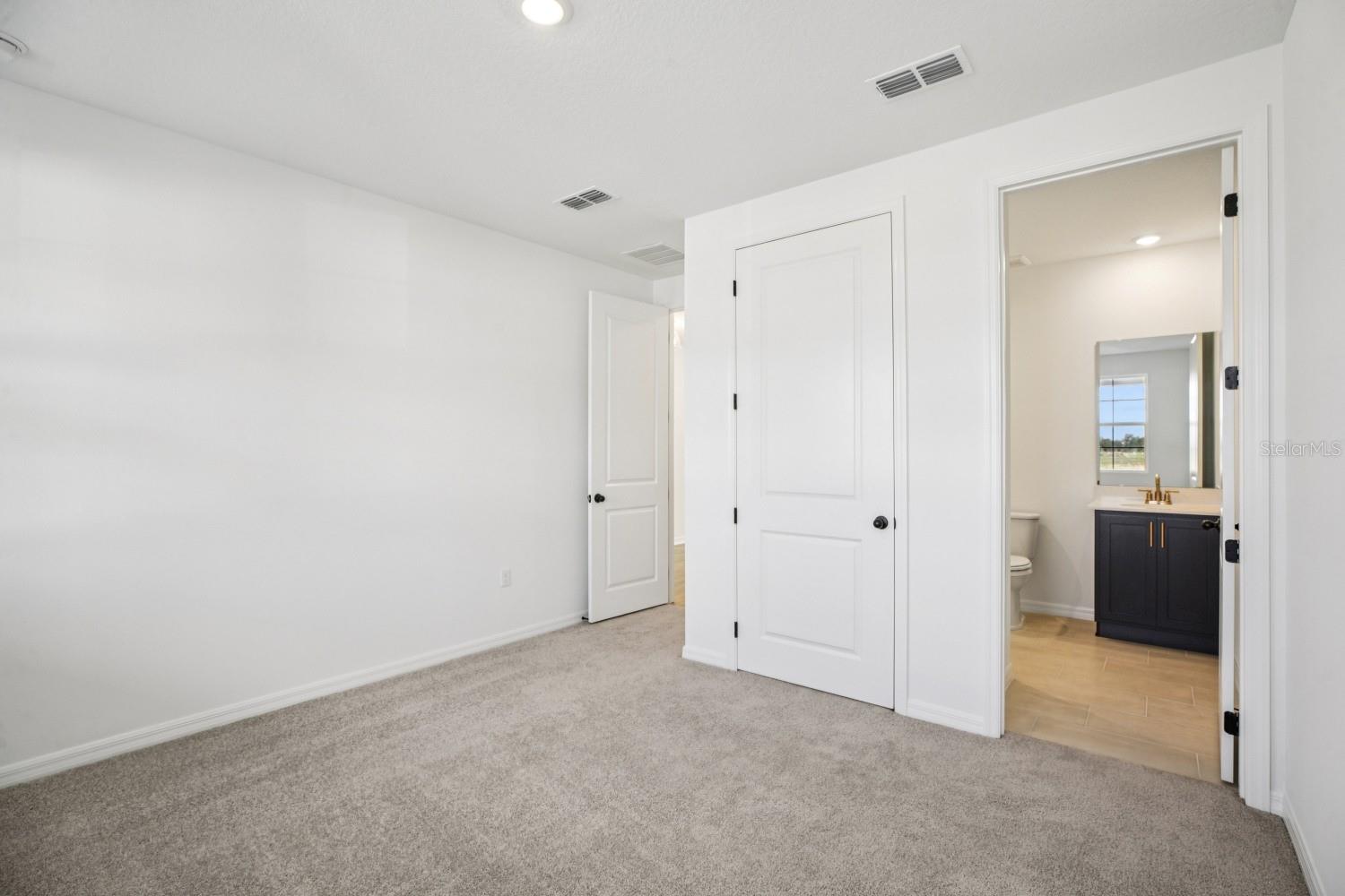 Image 26 of 73 For 22137 Amberbush Court