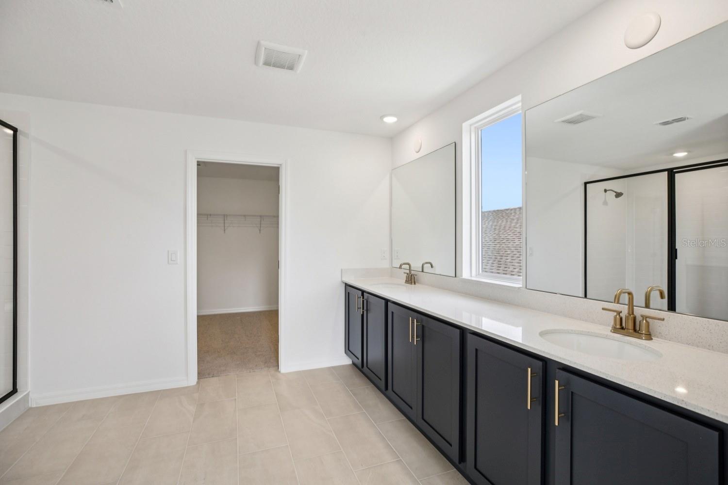 Image 39 of 73 For 22137 Amberbush Court