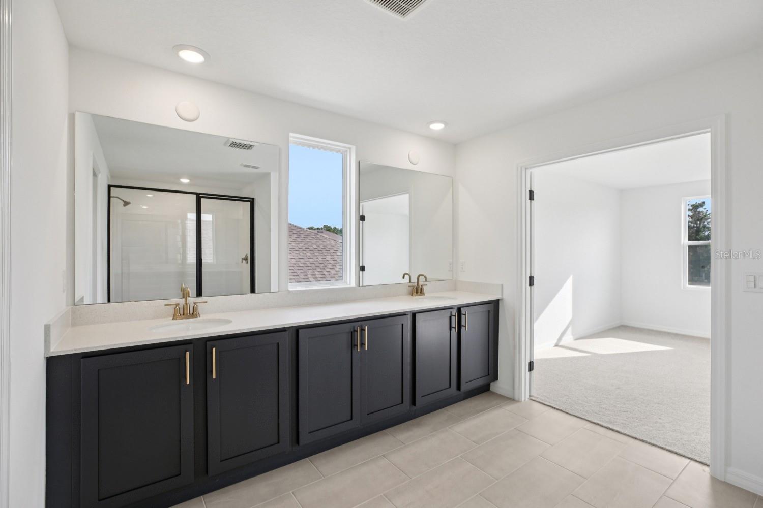 Image 40 of 73 For 22137 Amberbush Court