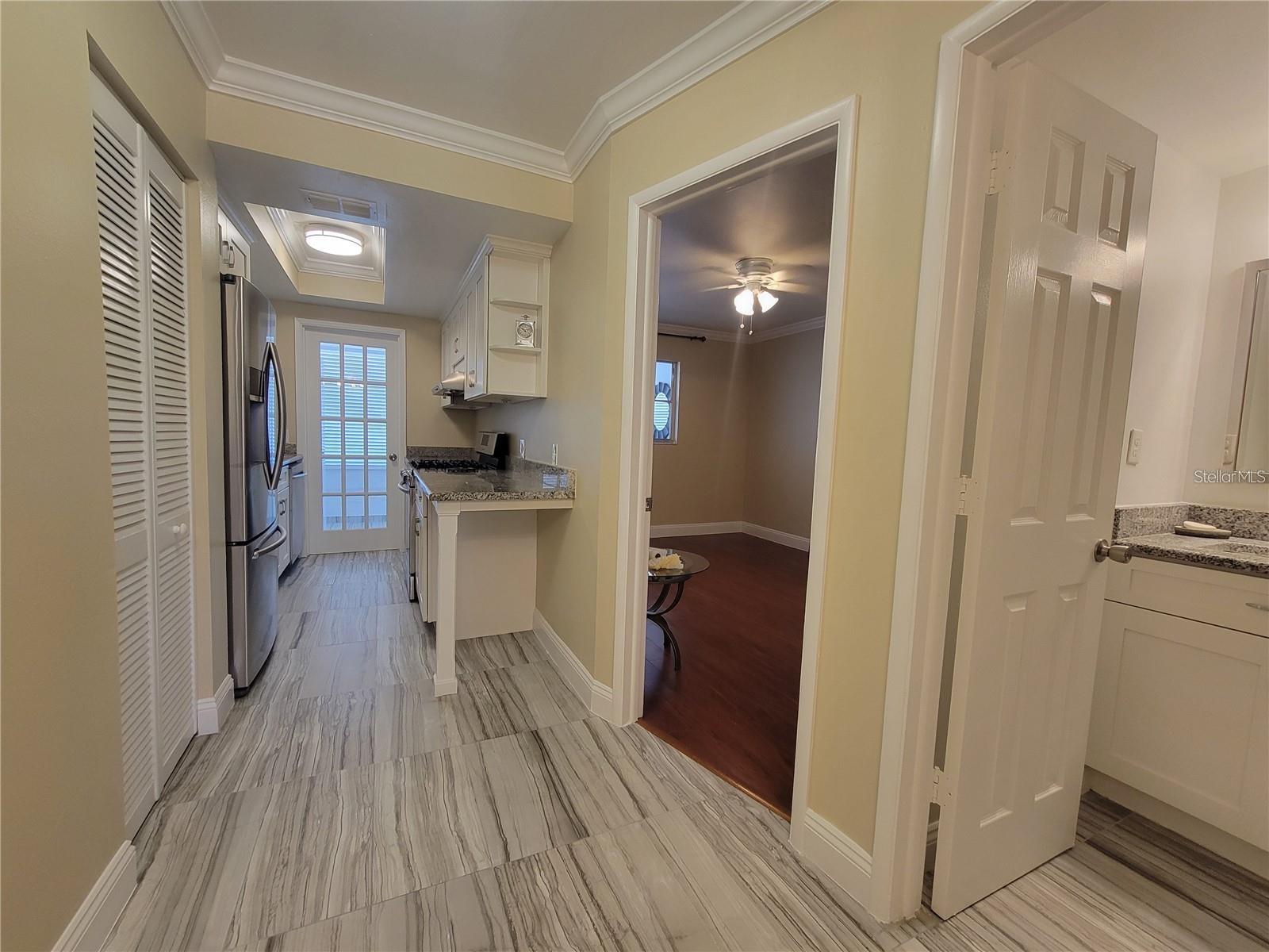 Image 11 of 24 For 911 Washington Avenue 308