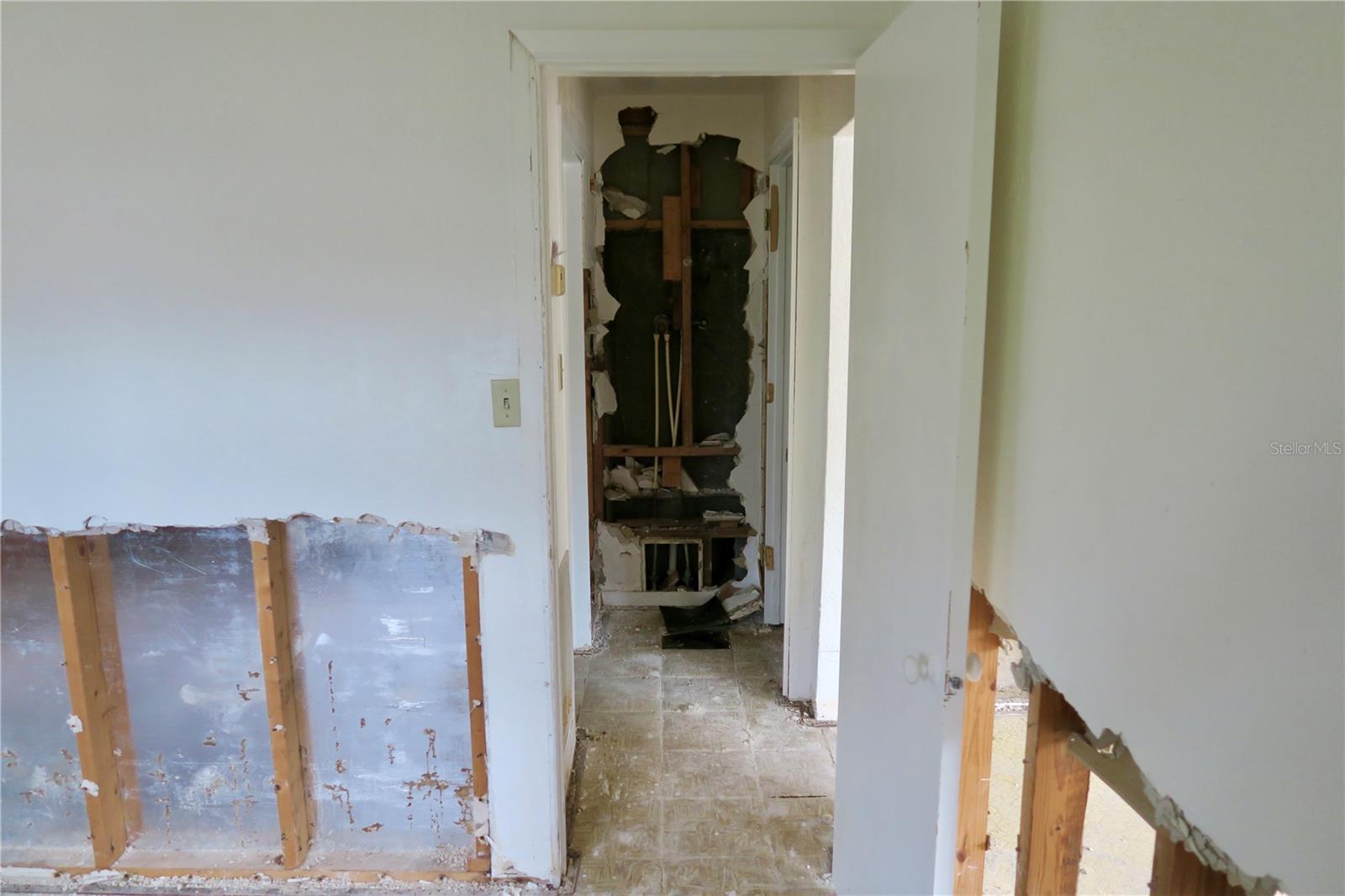 Image 13 of 25 For 2654 Miriam Street S