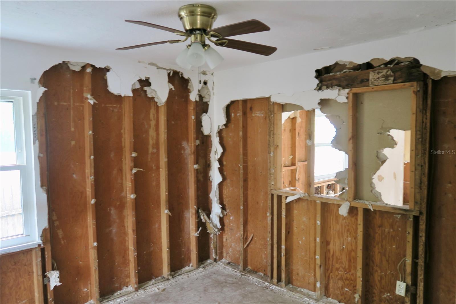 Image 14 of 25 For 2654 Miriam Street S