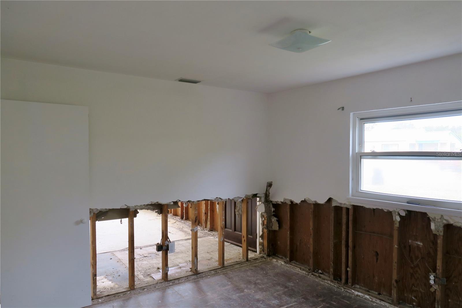 Image 16 of 25 For 2654 Miriam Street S