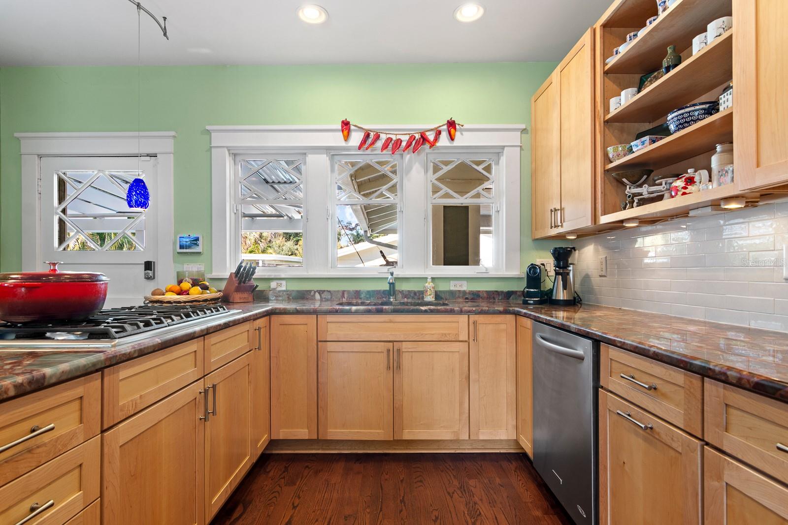 Image 11 of 53 For 1027 Dakota Avenue