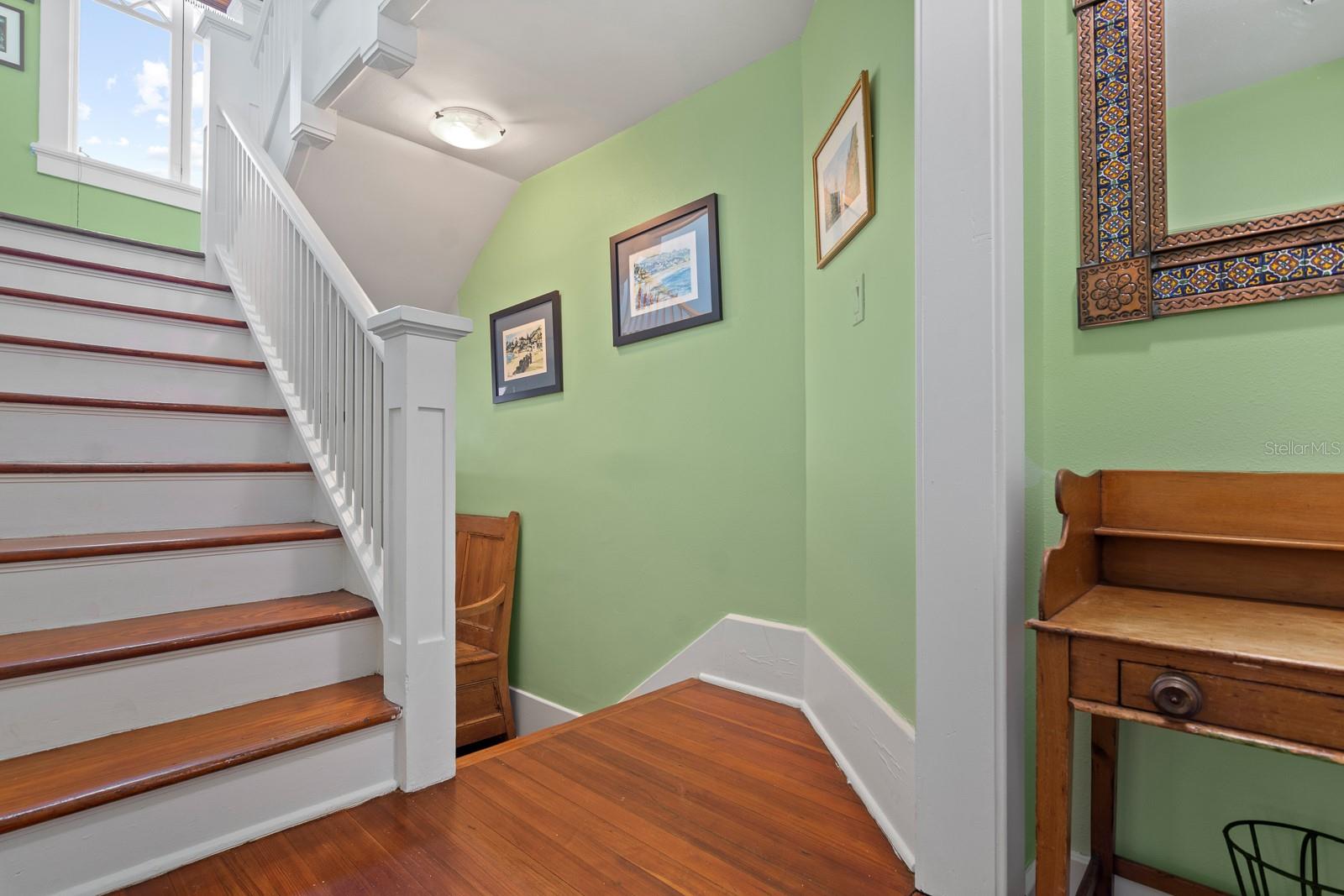 Image 21 of 53 For 1027 Dakota Avenue