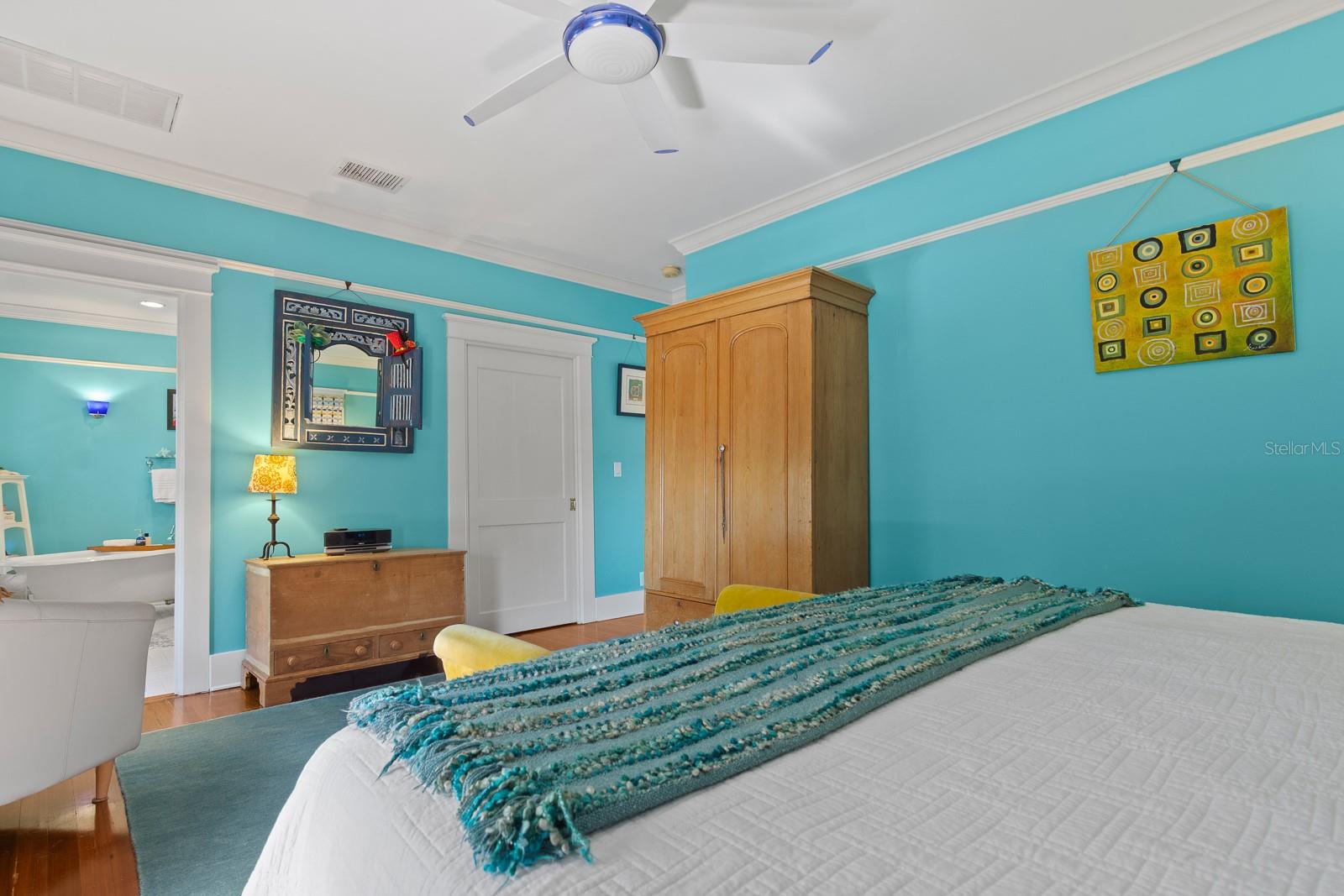 Image 24 of 53 For 1027 Dakota Avenue