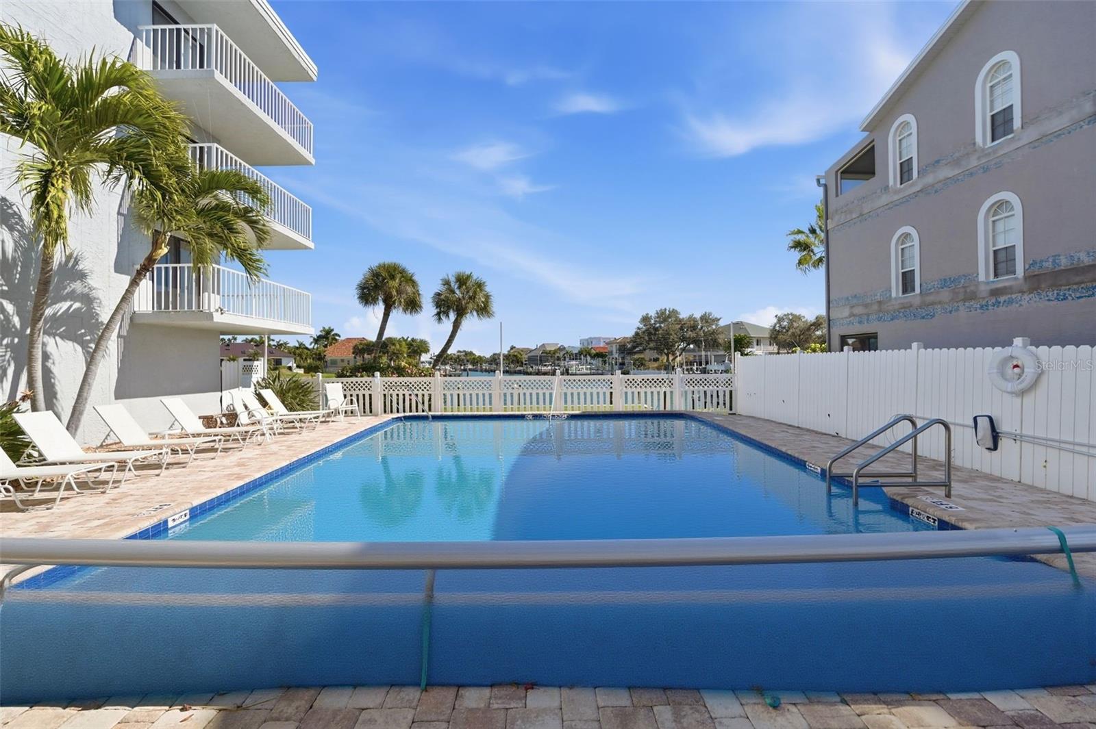 Listing photo id 14 for 719 Pinellas Bayway S 305