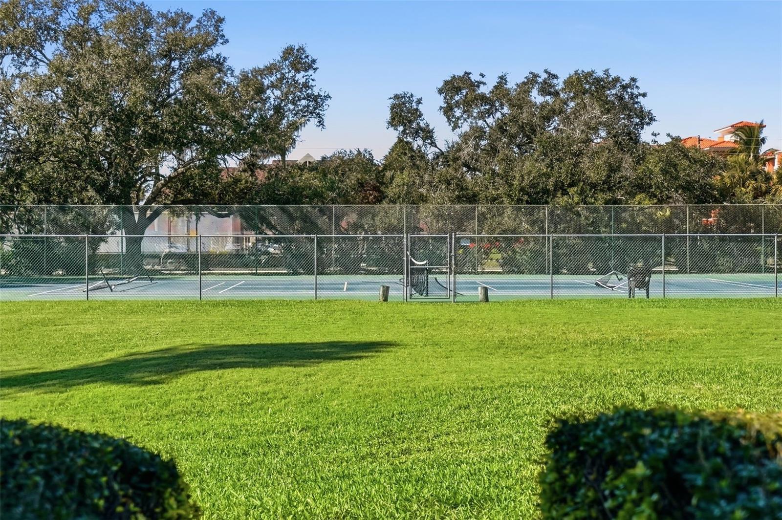 Listing photo id 16 for 719 Pinellas Bayway S 305