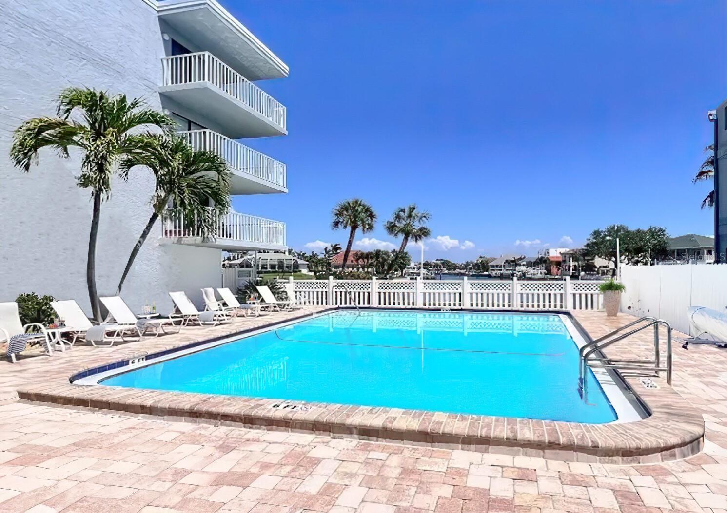 Listing photo id 17 for 719 Pinellas Bayway S 305