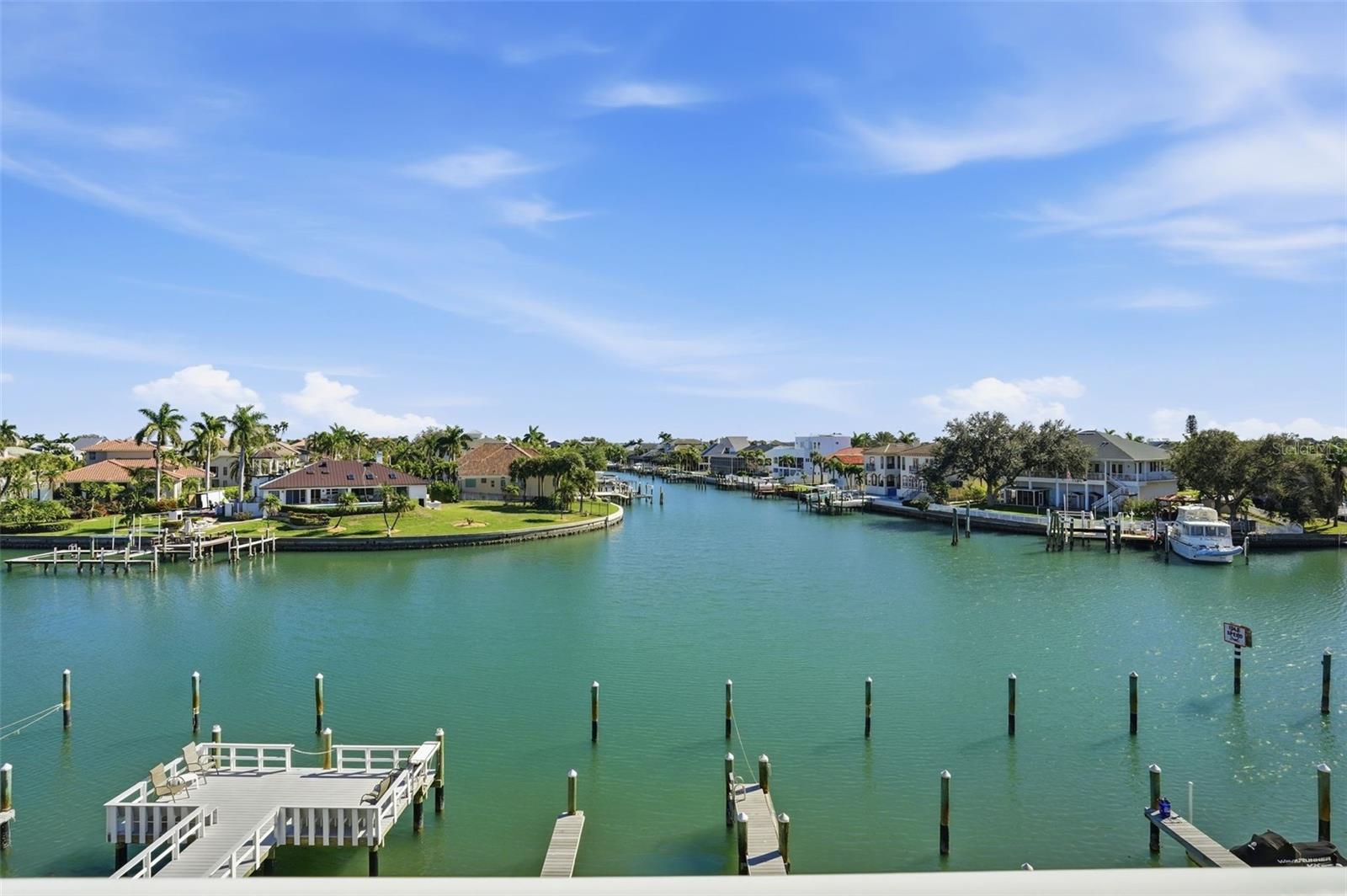 Listing photo id 0 for 719 Pinellas Bayway S 305