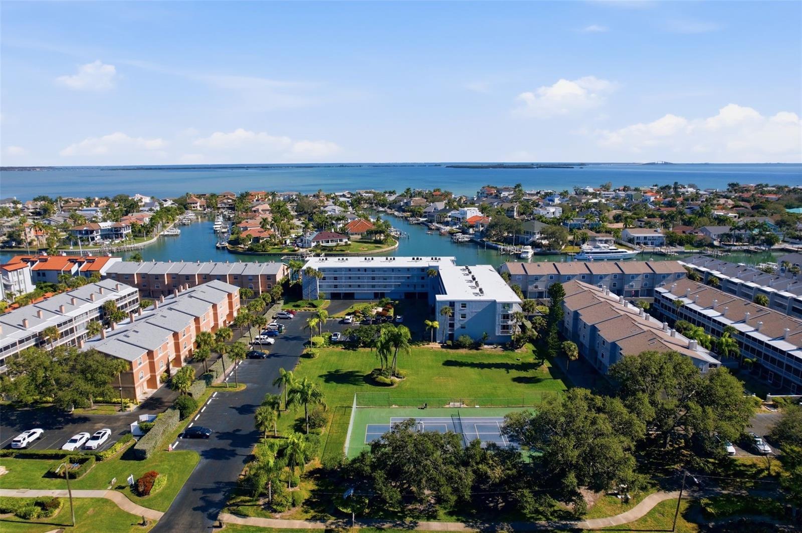 Listing photo id 24 for 719 Pinellas Bayway S 305